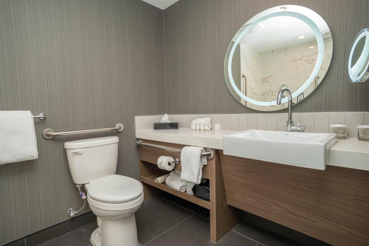 Sandman Signature Ottawa Airport Hotel Экстерьер фото